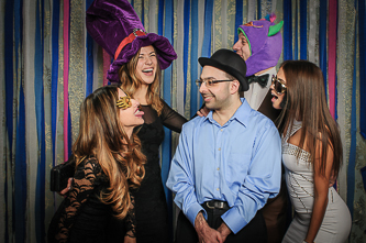TD Christmas party, some manage to always stay cool.Photos by Motti Montreal|Vaudreil wedding photographer