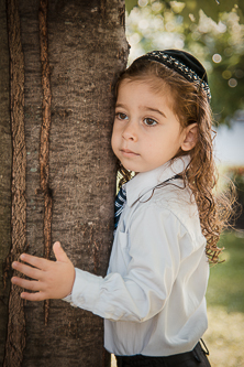 Zalman is a tree hugger, St-Lazare. Photos by Motti Montreal|Vaudreil family portraits photographer