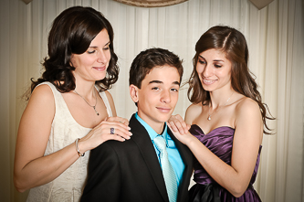 Michael Julia and mom. Photos by Motti Montreal|Vaudreil family portraits photographer